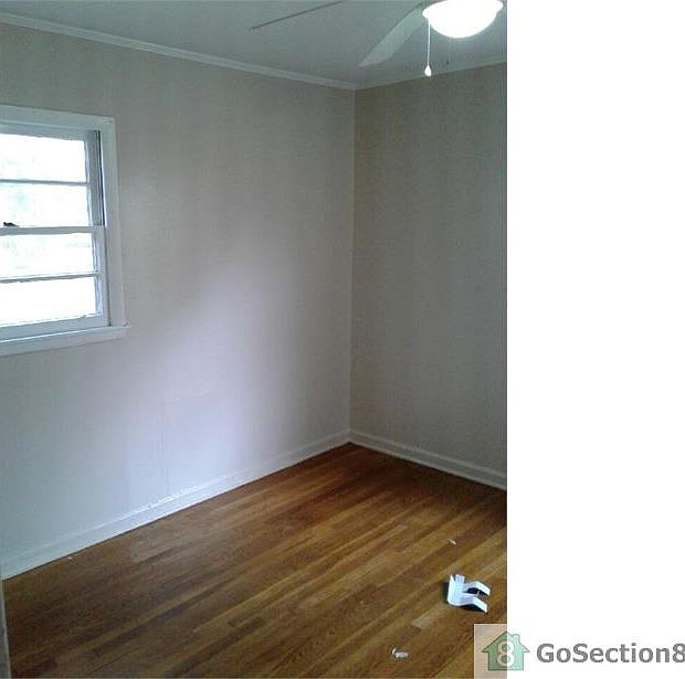 2nd image of 3003 Louise Dr N