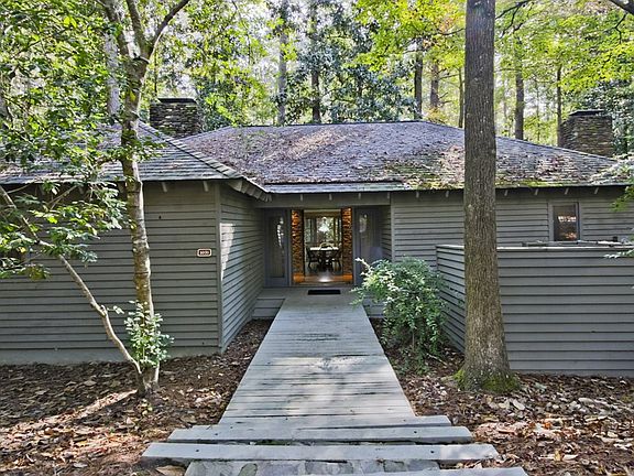 5th image of 1031 Mountain Creek Dr