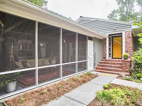 3rd image of 1701 Vista St