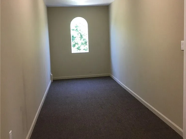 9772 Crestview Cir — Photo 31