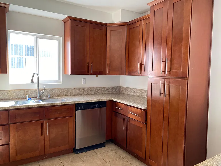 1228 S Saltair Ave #9 — Photo 8