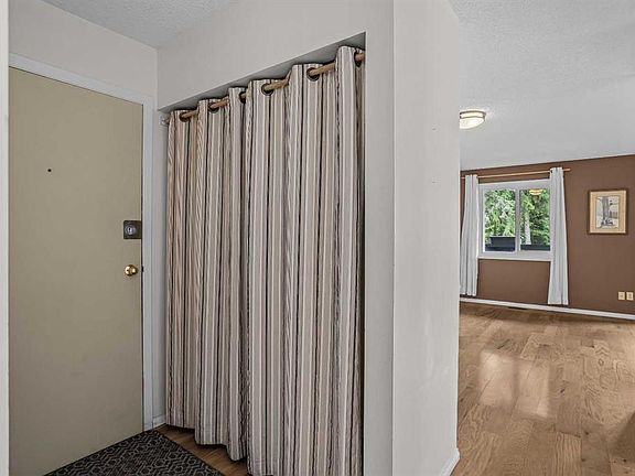 3rd image of 417 SE Beaver St #102