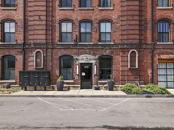 3rd image of 610 21st Ave N APT 101