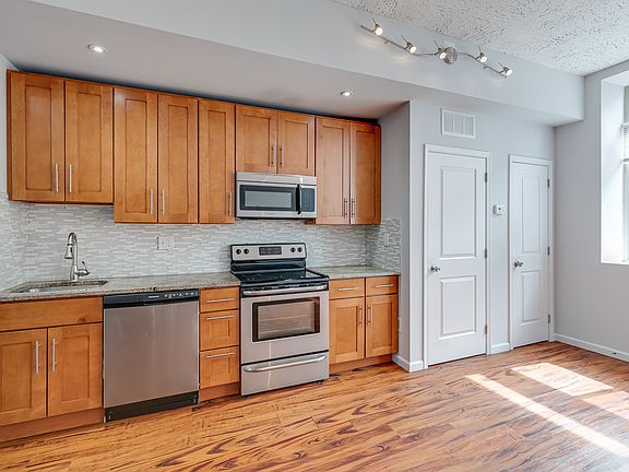 2nd image of 2029 Montrose St APT 204