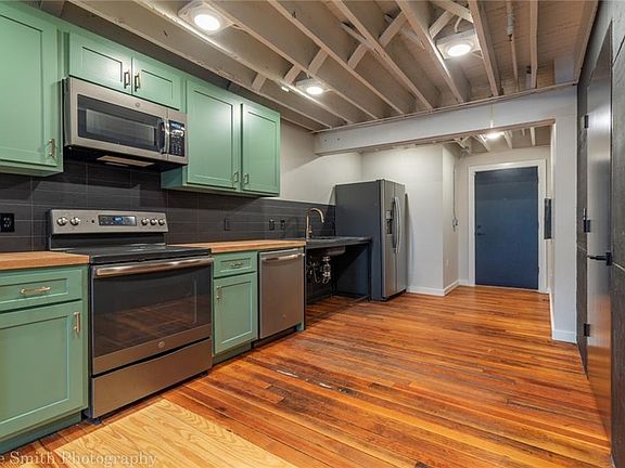 3rd image of 101 E Walnut St #215