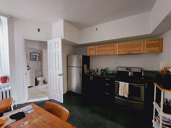 3rd image of 759 Corinthian Ave #2F