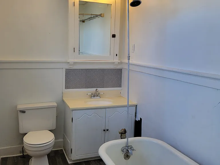 324 W 9th St — Photo 2