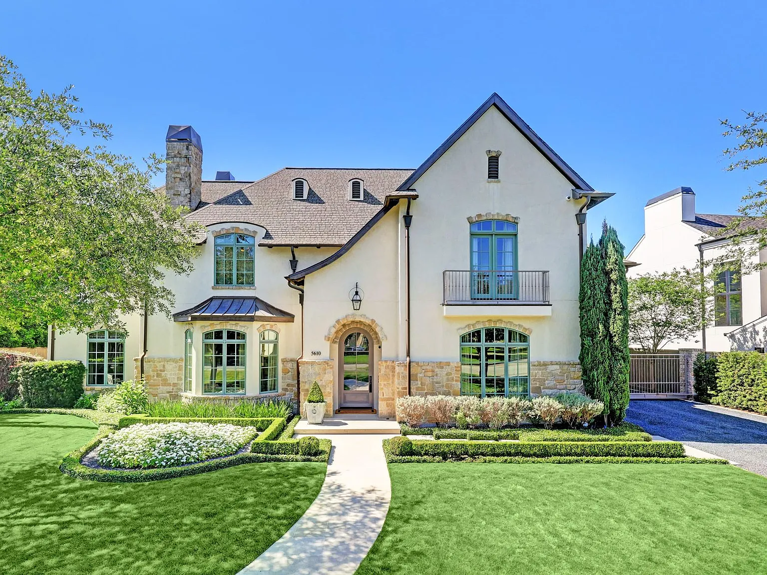 5 bed, 7.0 bath, 7648 sqft, $35,000 — Photo 1