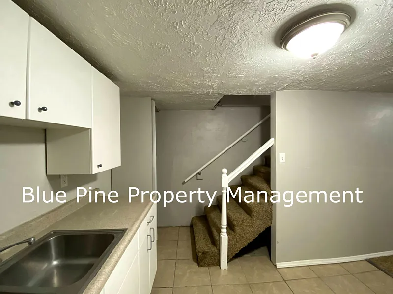 2 bed, 1.0 bath, 900 sqft, $750 — Photo 3