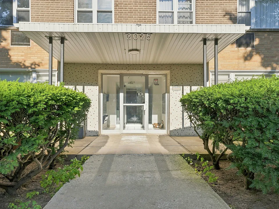 2025 W Granville Ave #412