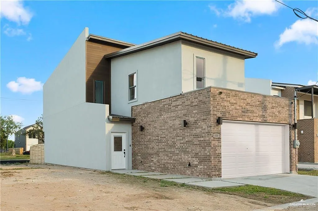 3 bed, 2.5 bath, 2022 sqft, $2,300 — Photo 2