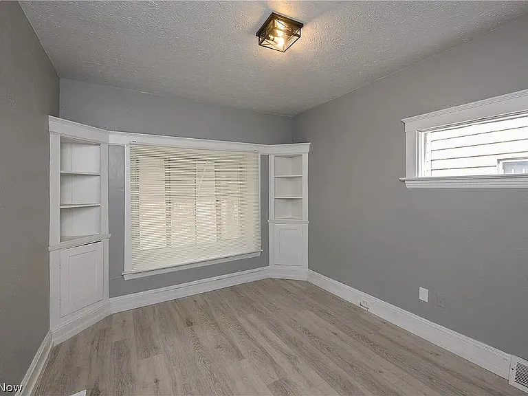 686 E 92nd St — Photo 5