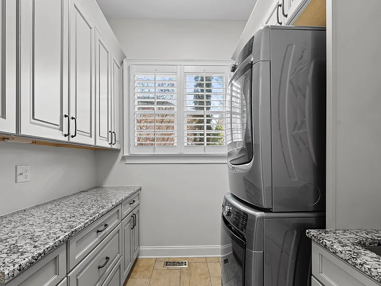 102 N Cove Dr — Photo 9