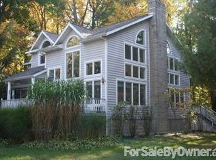 9252 Shady Ln, Lakeside, MI 49116