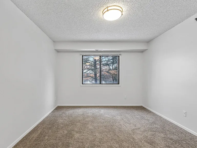 Oak Pointe Apartments — Photo 48