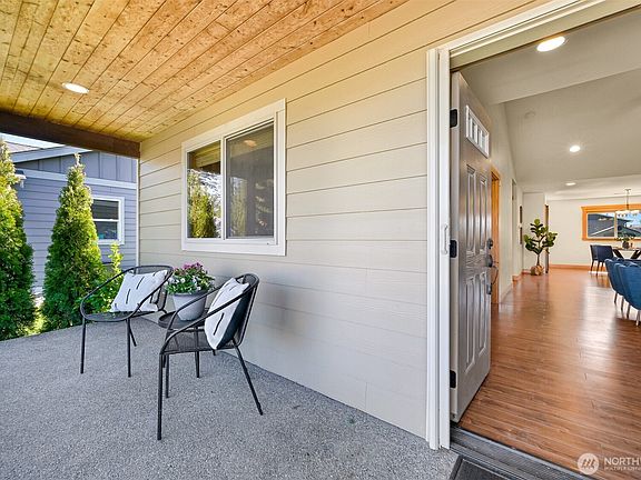 3rd image of 403 Westview Place