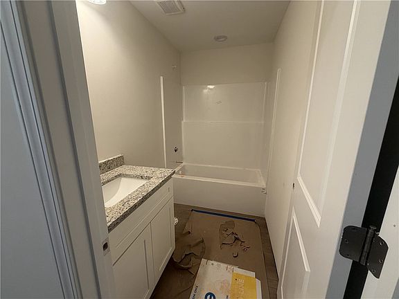 5th image of 205 Sycamore St
