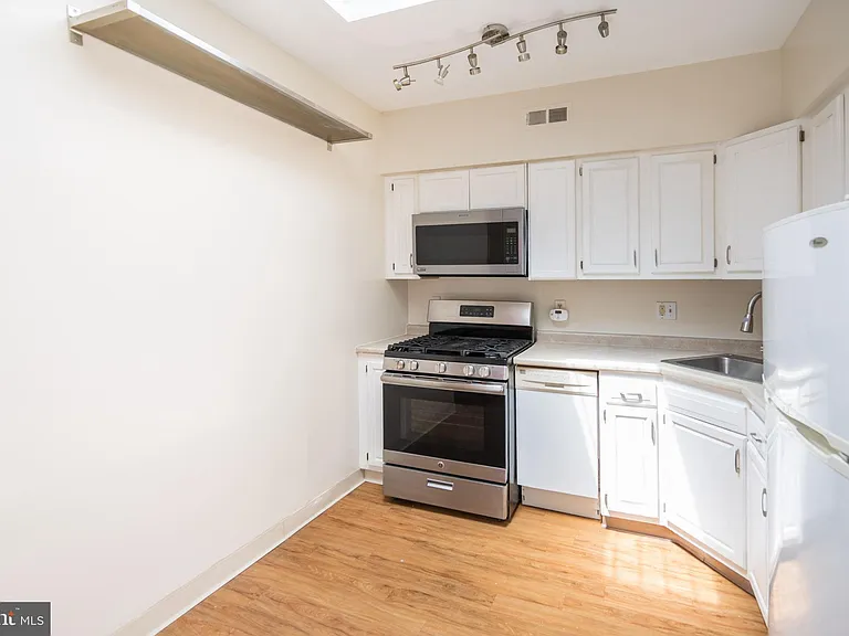 1118 South St #A — Photo 9