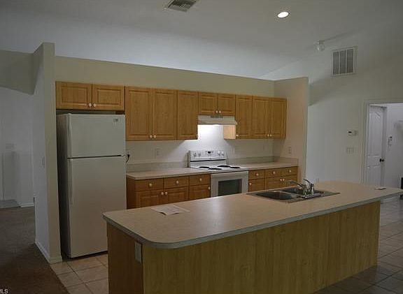 2nd image of 816 Pinecastle Dr