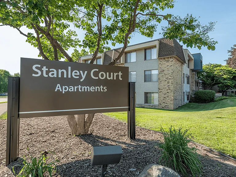Stanley Court — Photo 30