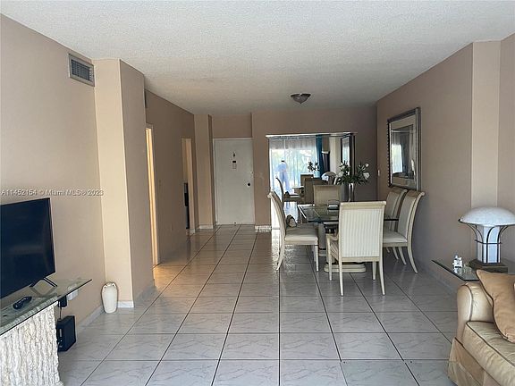 5th image of 500 Bayview Dr APT 219
