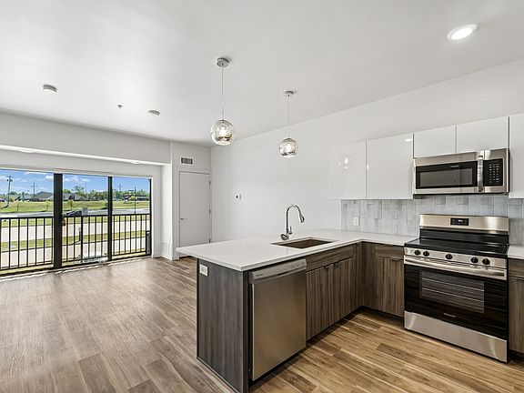 3rd image of 1677 Midtown Pl #124