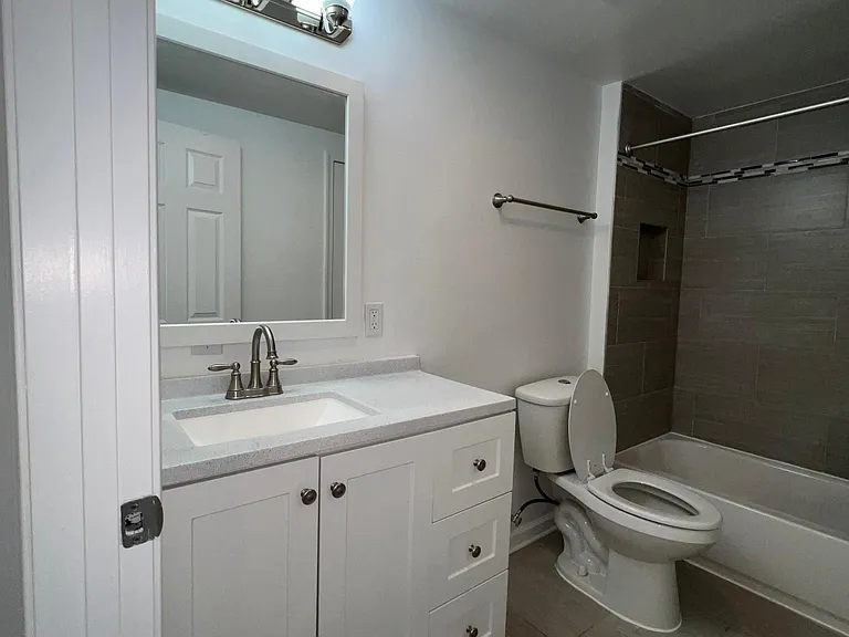 1646 F St NE #1 — Photo 9