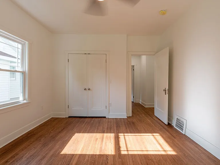 523 E Normal St — Photo 16