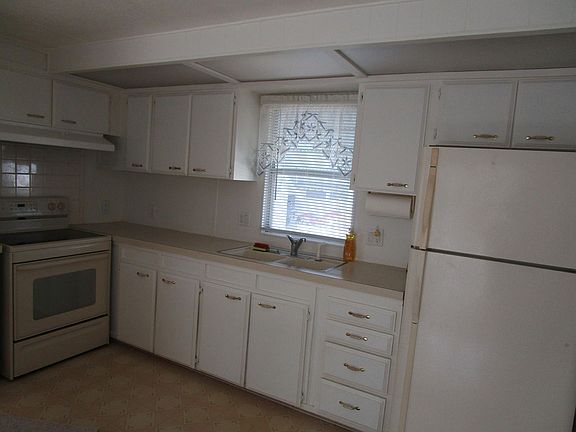 4th image of 8073 SE Patriot Ave