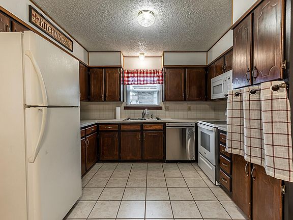 4th image of 112 E Hogan Dr