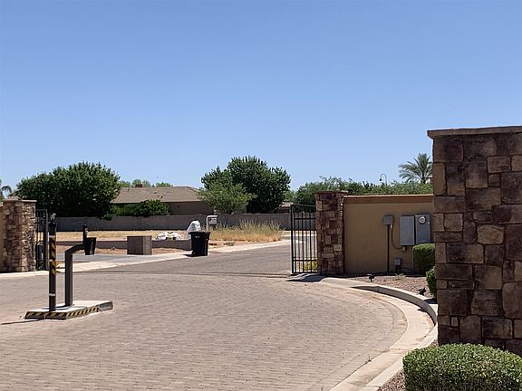 2nd image of 2850 W Monterey Pl