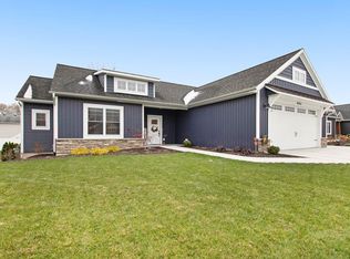 9054 Cedar Lake Dr, Jenison, MI 49428