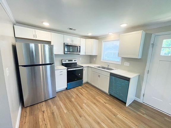 3rd image of 427 E 9th St