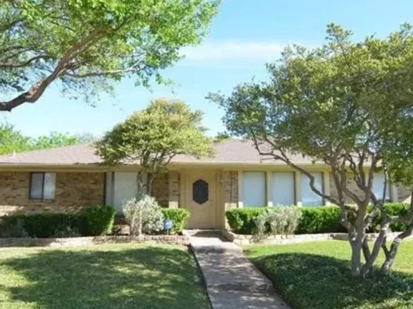 1911 E Branch Hollow Dr, Carrollton, TX 75007