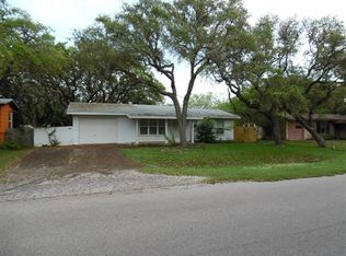 1808 Picton Ln, Rockport, TX 78382