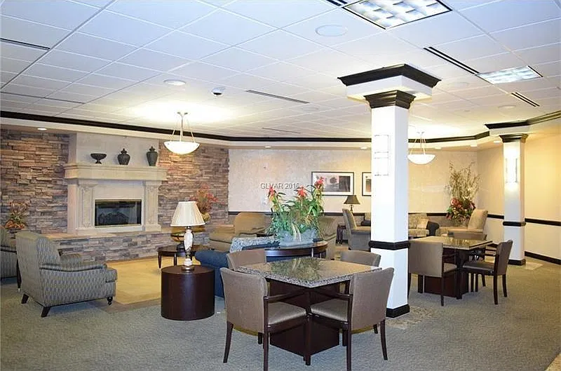 1 bed, 1.5 bath, 1388 sqft, $2,000 — Photo 3