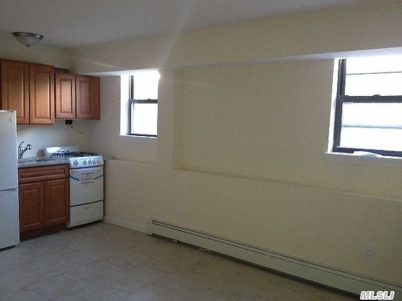 3rd image of 65 W Broadway APT 9G