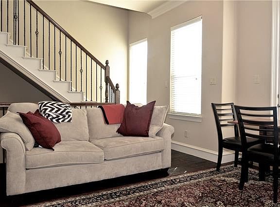 5th image of 4081 Winsor Dr