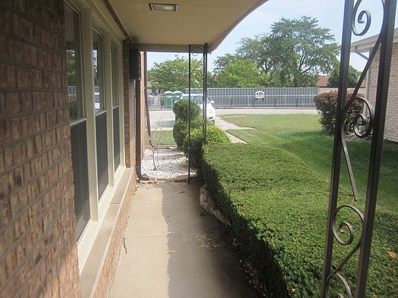 2nd image of 15126 Jeffery Ave APT 1E