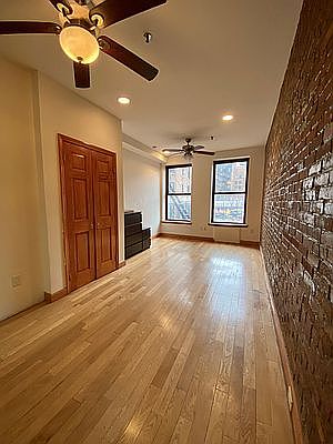 3rd image of 155 W 83rd St APT 106