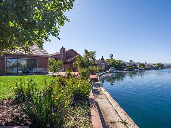 3rd image of 605 Santa Catalina Ln
