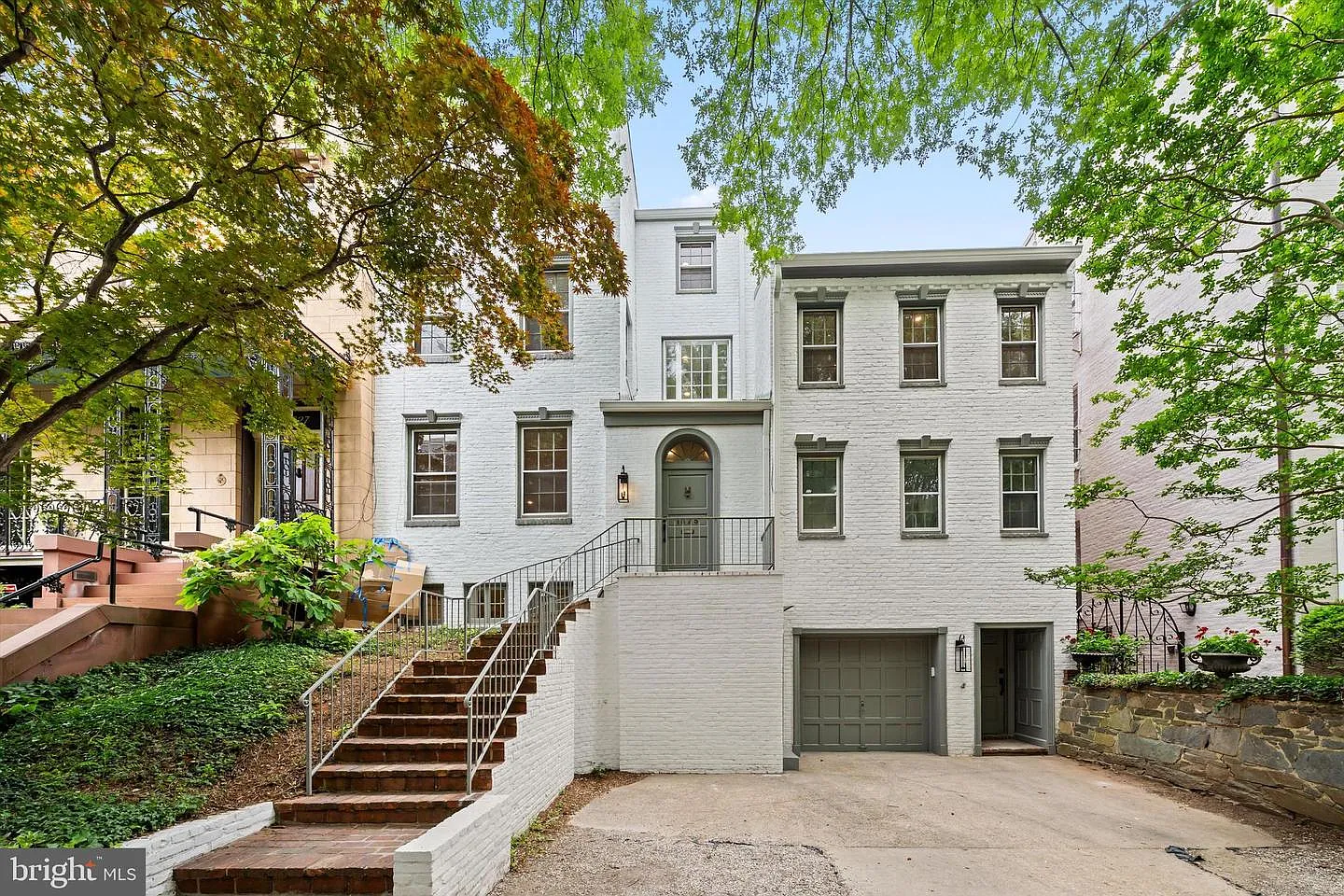 7 bed, 6777 sqft, $14,000 — Photo 1