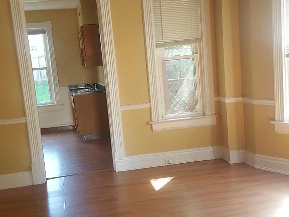 3rd image of 5124 Globe Ave