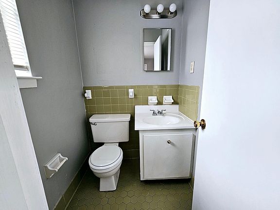 4th image of 3698-3700 Firethorne Dr