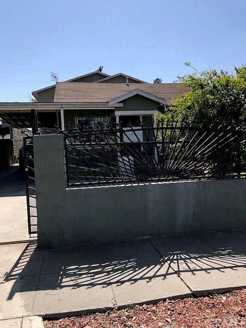 1st image of 1646 W 59th Pl