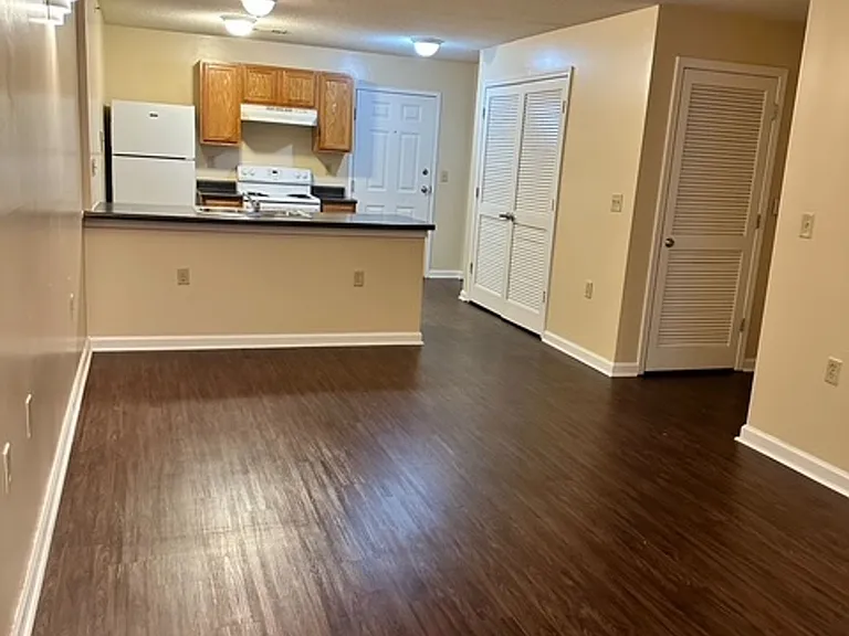 Bickford Square Apartments — Photo 10