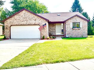 1114 Wolf Run Dr, Lansing, MI 48917
