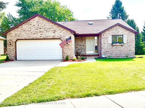 1114 Wolf Run Dr, Lansing, MI 48917