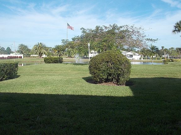 2nd image of 207 Grove Isle Cir #207