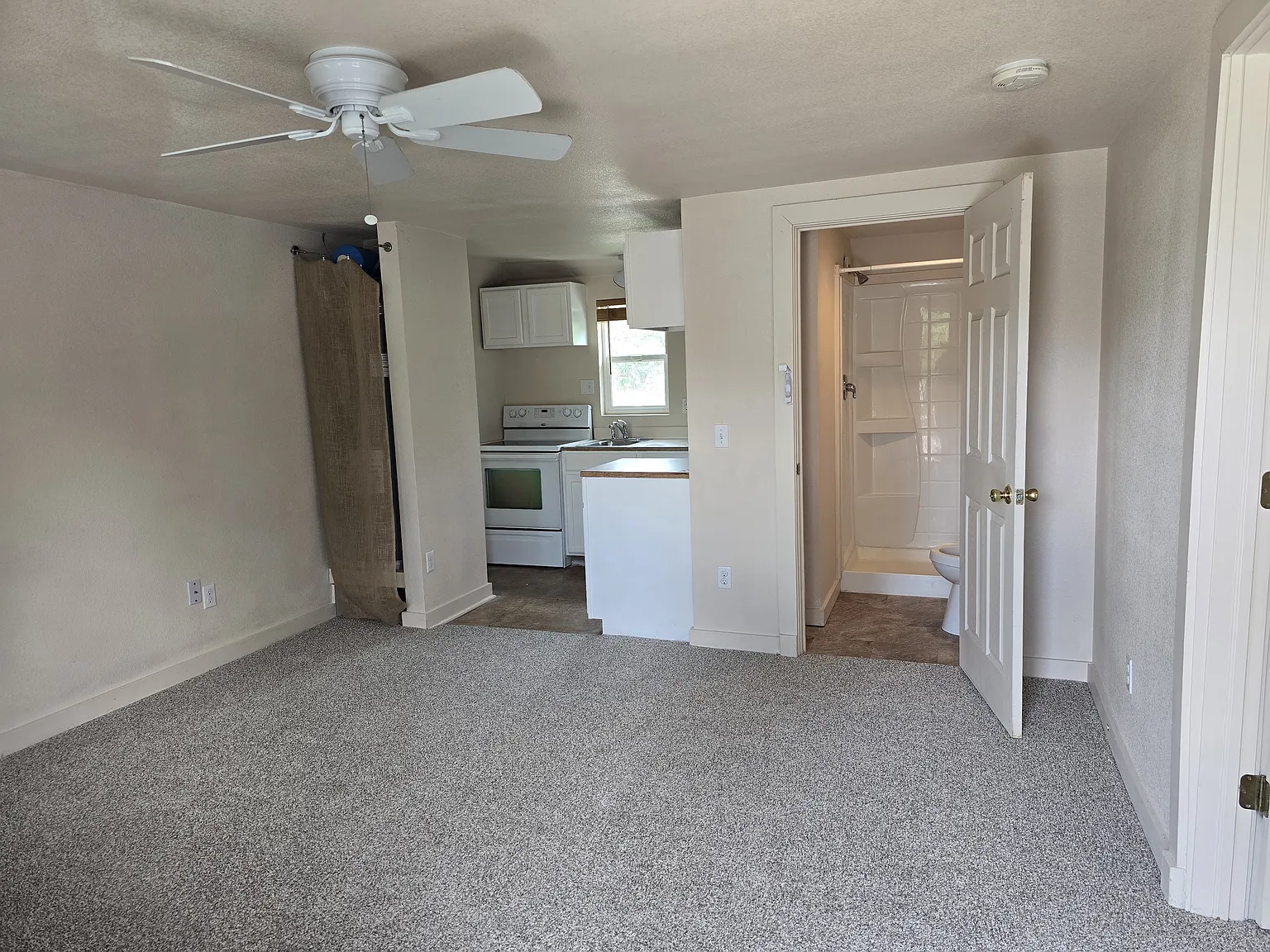 1 bed, 400 sqft, $1,290 — Photo 4